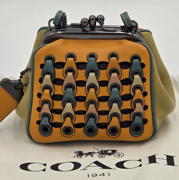 š„RAREš„Coach 1941 Double Kisslock Frame 23 W/ Links Goldenrod Multi - Picture 3 of 16